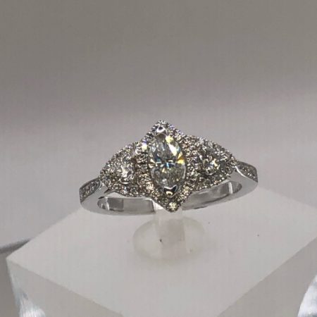 14kw Diamond Ring